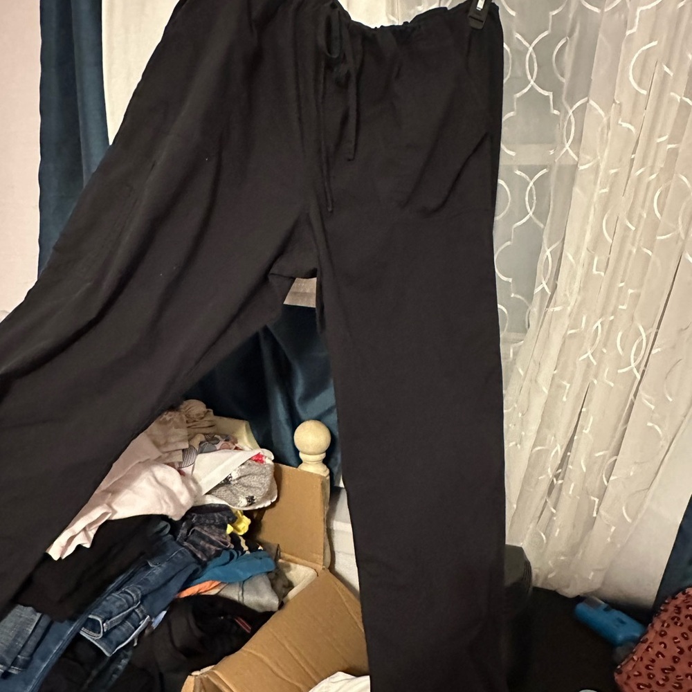 Scrubstar Women’s Black Scrub pants with Drawstring waist.